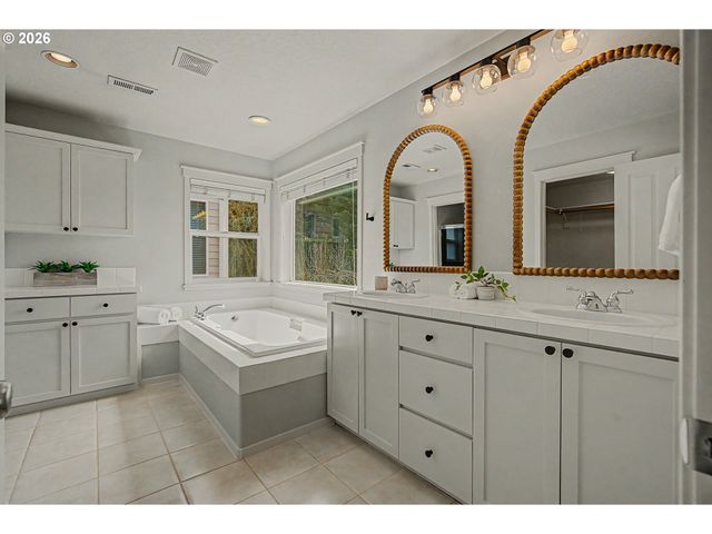 20760 Sw ROSEMOUNT St, Beaverton, OR 97078