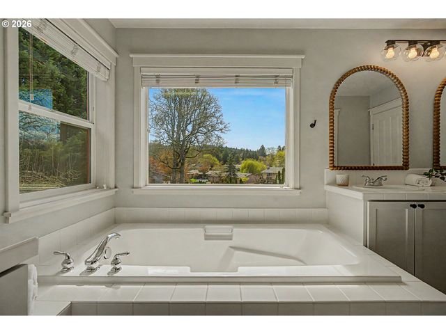 20760 Sw ROSEMOUNT St, Beaverton, OR 97078