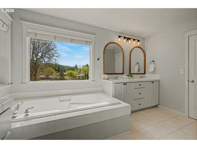 20760 Sw ROSEMOUNT St, Beaverton, OR 97078