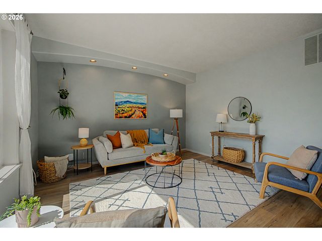 20760 Sw ROSEMOUNT St, Beaverton, OR 97078