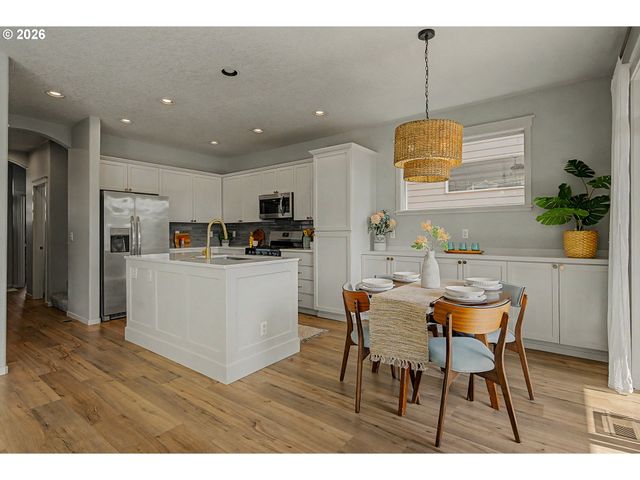 20760 Sw ROSEMOUNT St, Beaverton, OR 97078