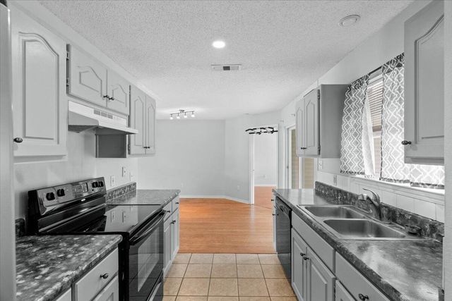942 John Wayne Circle, Fort Walton Beach, FL 32547
