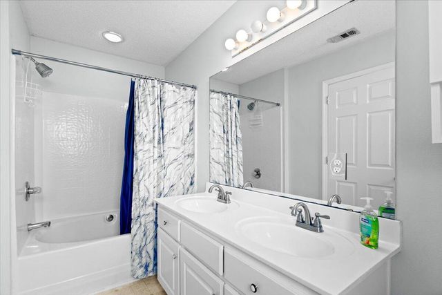 942 John Wayne Circle, Fort Walton Beach, FL 32547