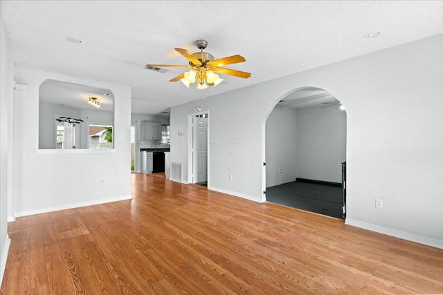 942 John Wayne Circle, Fort Walton Beach, FL 32547