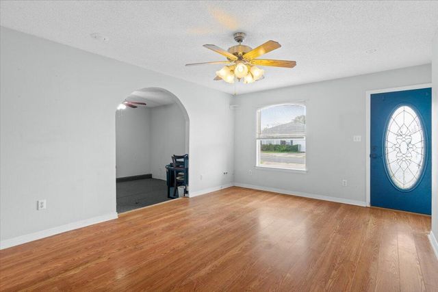 942 John Wayne Circle, Fort Walton Beach, FL 32547