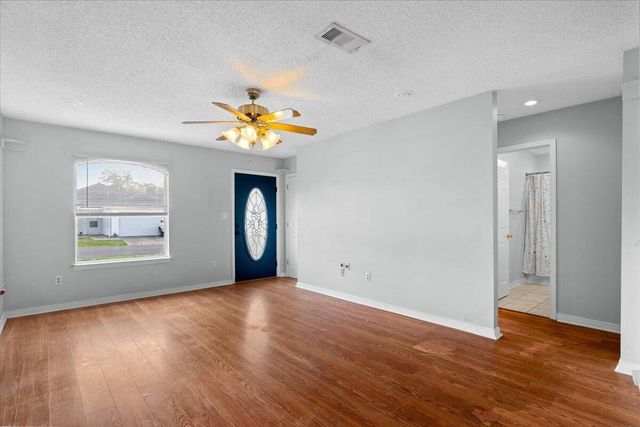 942 John Wayne Circle, Fort Walton Beach, FL 32547