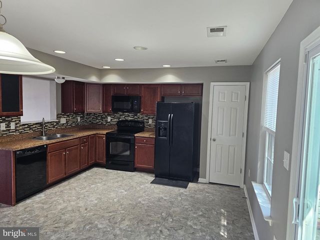 136 CHECKO, Martinsburg, WV 25401