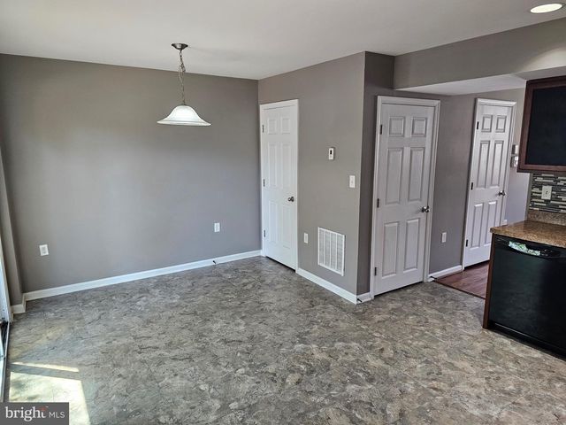 136 CHECKO, Martinsburg, WV 25401