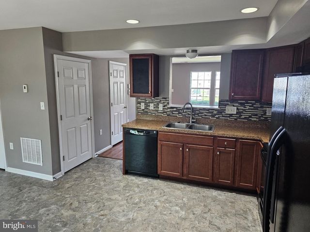 136 CHECKO, Martinsburg, WV 25401