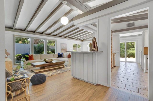 204 NW Mockingbird Rd, Lawton, OK 73507