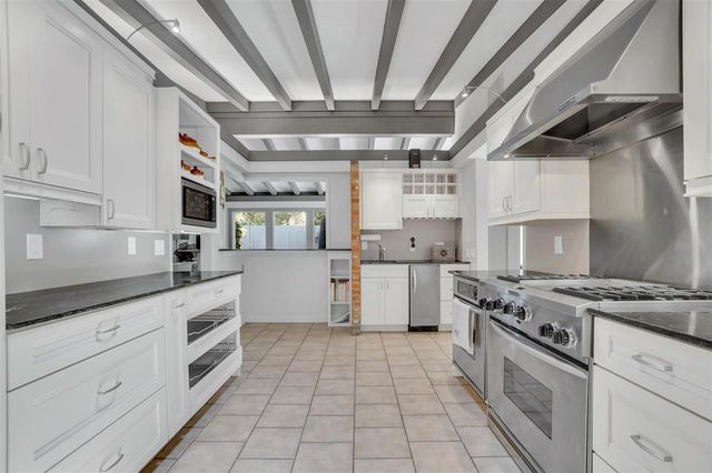 204 NW Mockingbird Rd, Lawton, OK 73507