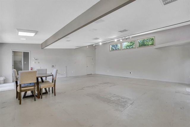 204 NW Mockingbird Rd, Lawton, OK 73507