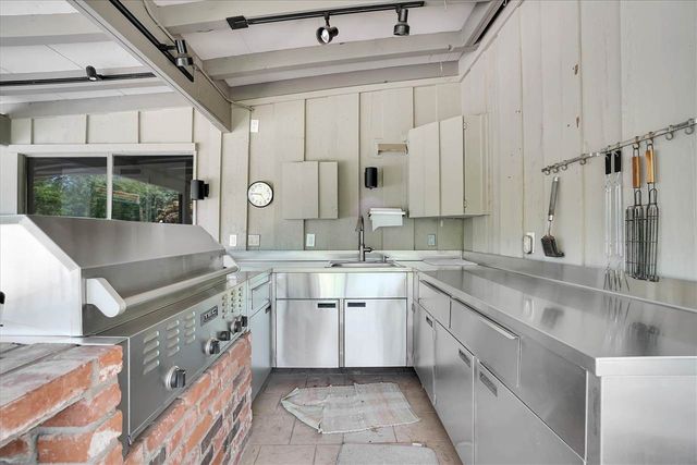 204 NW Mockingbird Rd, Lawton, OK 73507