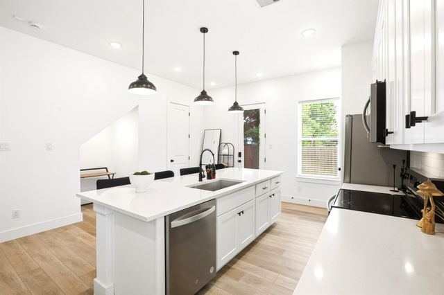 5527 Denmark Street B, Houston, TX 77028