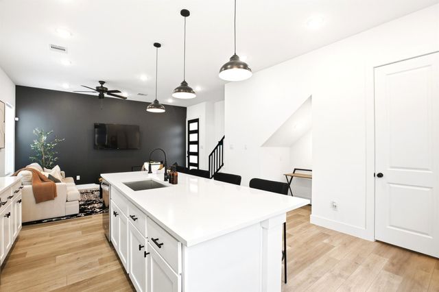 5527 Denmark Street B, Houston, TX 77028
