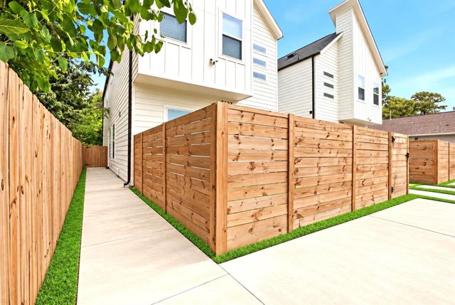 5527 Denmark Street B, Houston, TX 77028