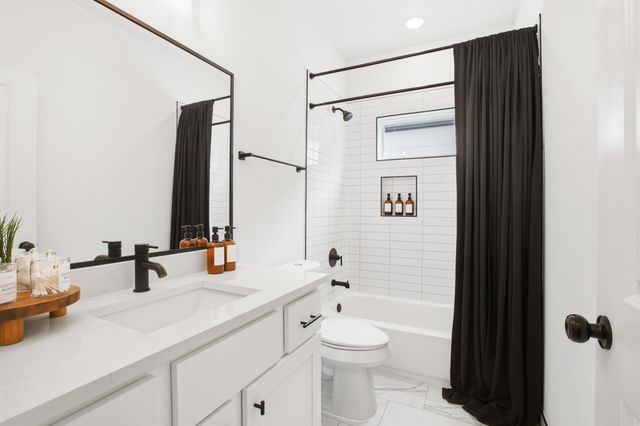 5527 Denmark Street B, Houston, TX 77028