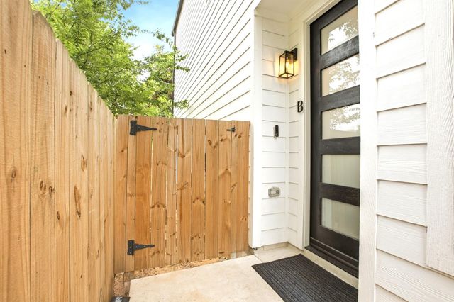 5527 Denmark Street B, Houston, TX 77028