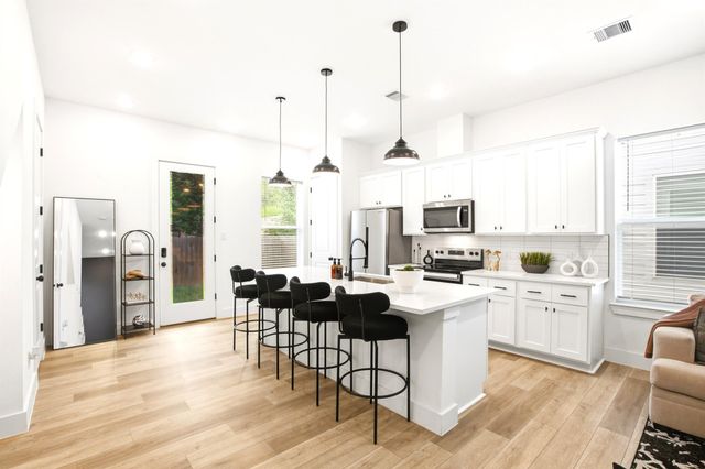 5527 Denmark Street B, Houston, TX 77028