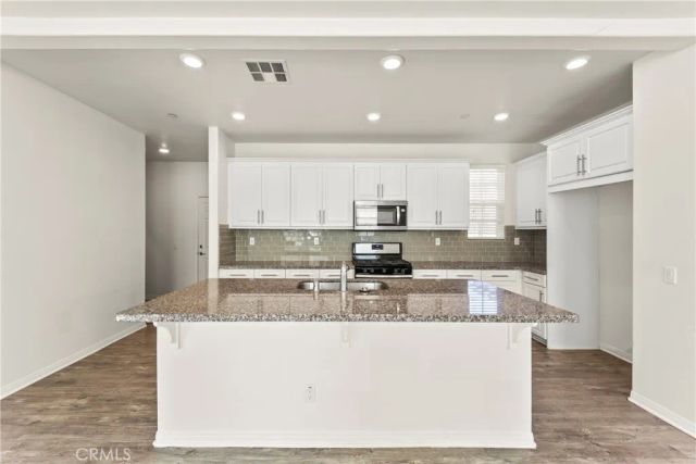 6111 Rosewood Way, Eastvale, CA 92880