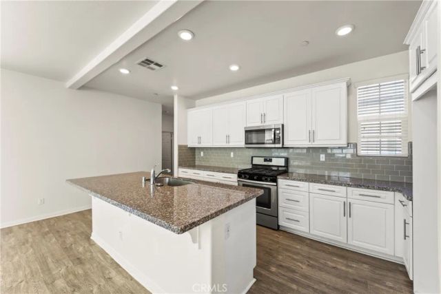 6111 Rosewood Way, Eastvale, CA 92880