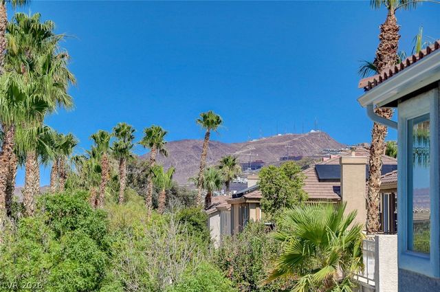 1830 Country Meadows Drive, Henderson, NV 89012