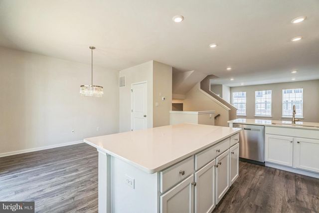 10 LILAC CIR, Mount Laurel, NJ 08054
