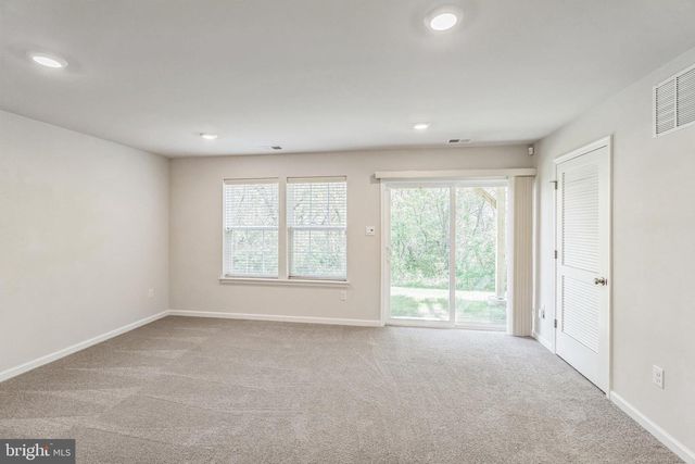 10 LILAC CIR, Mount Laurel, NJ 08054