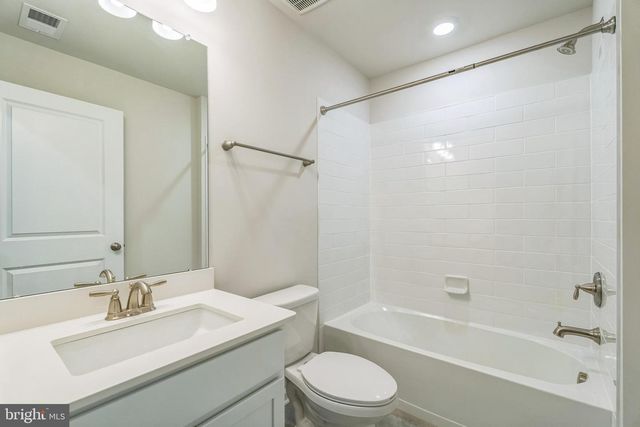 10 LILAC CIR, Mount Laurel, NJ 08054