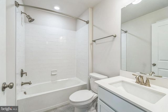 10 LILAC CIR, Mount Laurel, NJ 08054