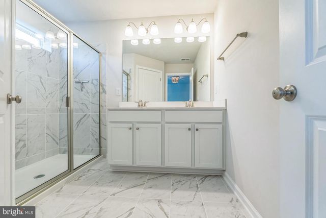 10 LILAC CIR, Mount Laurel, NJ 08054