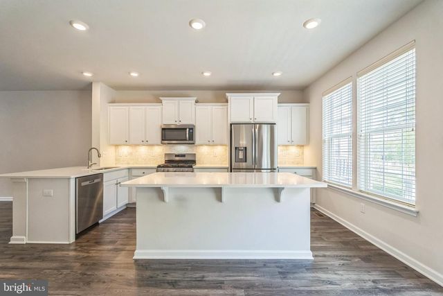 10 LILAC CIR, Mount Laurel, NJ 08054