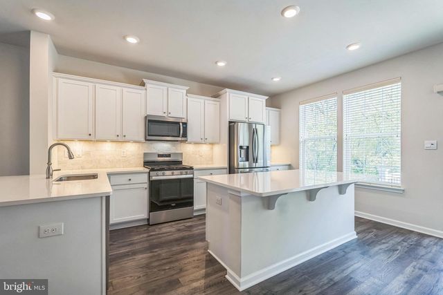 10 LILAC CIR, Mount Laurel, NJ 08054
