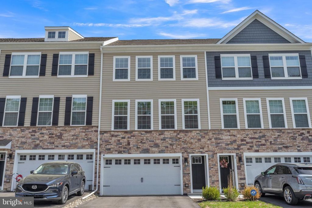 10 LILAC CIR, Mount Laurel, NJ 08054