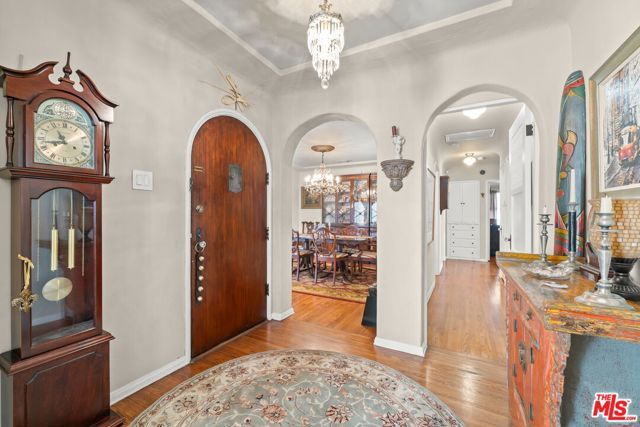 1361 S Tremaine Avenue, Los Angeles, CA 90019