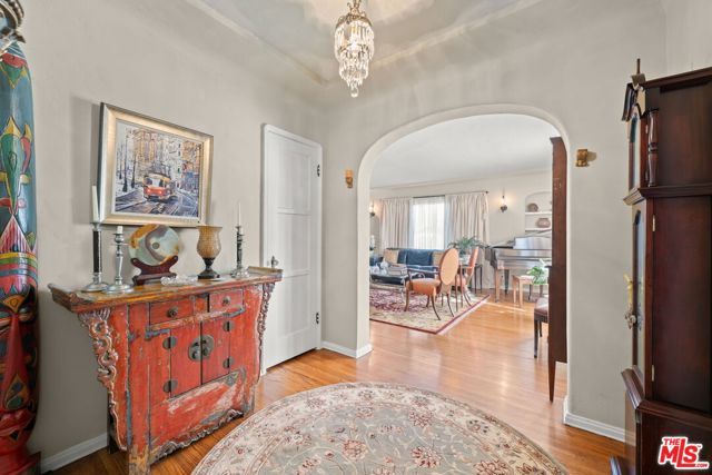 1361 S Tremaine Avenue, Los Angeles, CA 90019