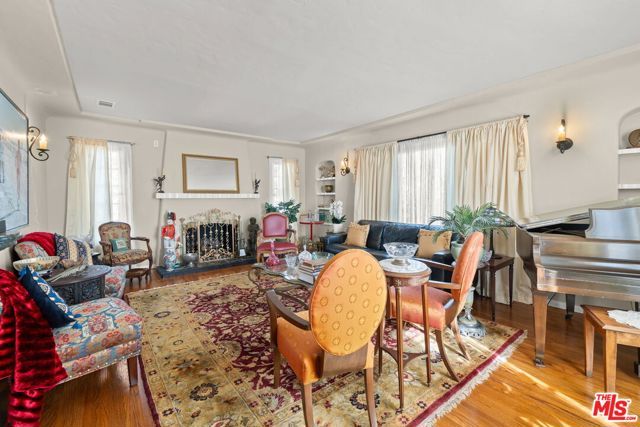 1361 S Tremaine Avenue, Los Angeles, CA 90019