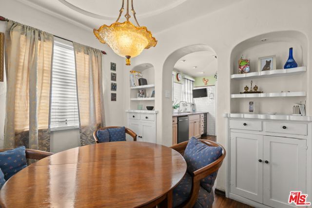 1361 S Tremaine Avenue, Los Angeles, CA 90019