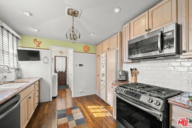 1361 S Tremaine Avenue, Los Angeles, CA 90019