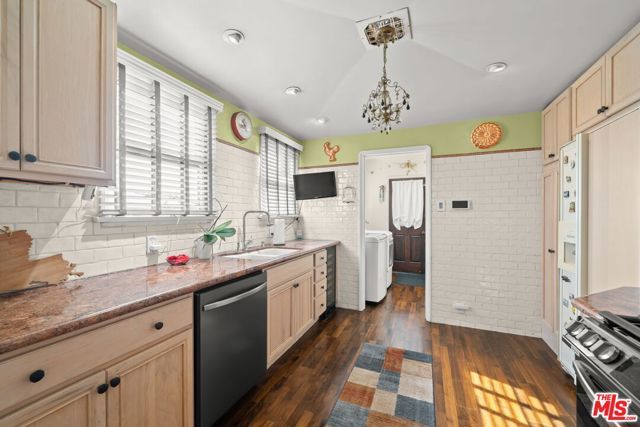 1361 S Tremaine Avenue, Los Angeles, CA 90019