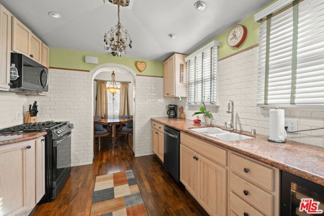 1361 S Tremaine Avenue, Los Angeles, CA 90019