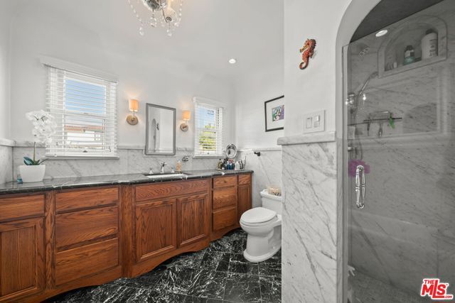 1361 S Tremaine Avenue, Los Angeles, CA 90019