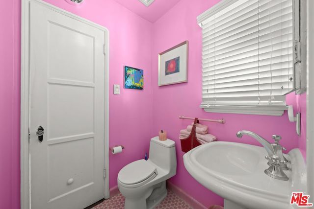 1361 S Tremaine Avenue, Los Angeles, CA 90019