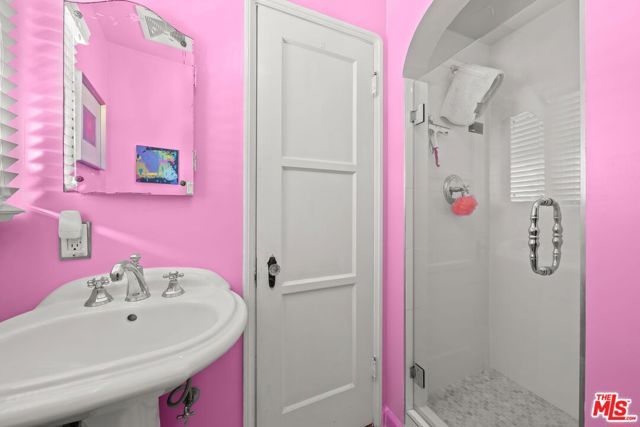 1361 S Tremaine Avenue, Los Angeles, CA 90019