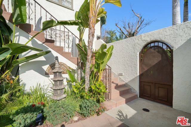 1361 S Tremaine Avenue, Los Angeles, CA 90019