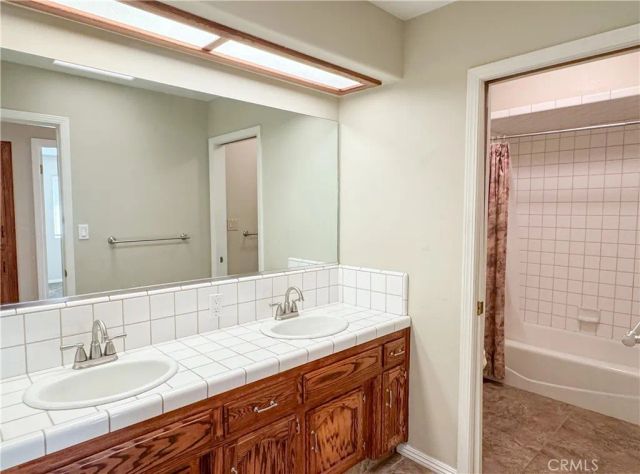 5508 Danbury Court, Bakersfield, CA 93312