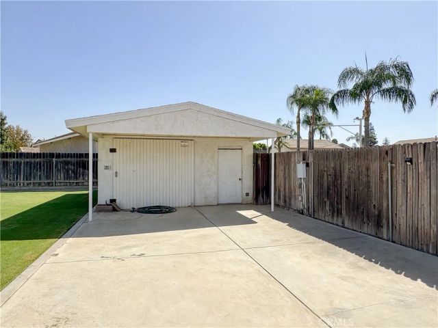 5508 Danbury Court, Bakersfield, CA 93312