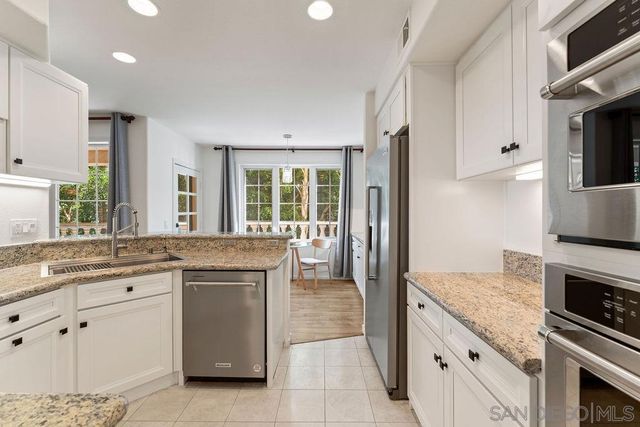 2842 Torrey Pines Rd, La Jolla, CA 92037