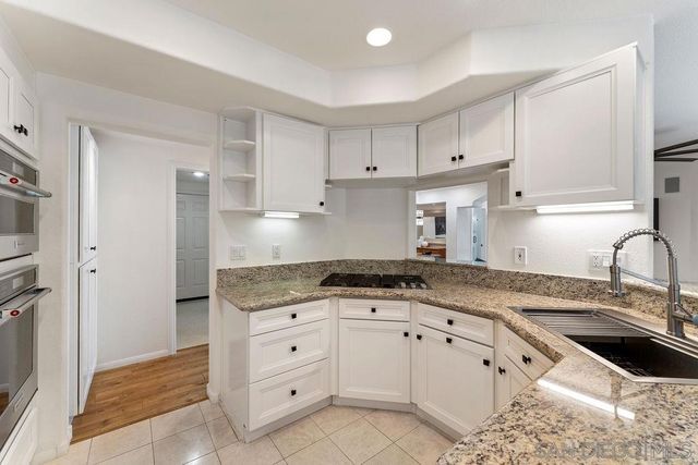 2842 Torrey Pines Rd, La Jolla, CA 92037