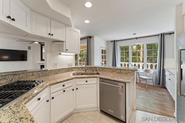 2842 Torrey Pines Rd, La Jolla, CA 92037